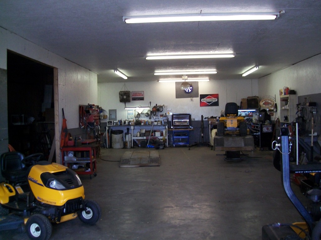 Service department in Exit 122 Outdoor Power Equipment, Clinton, Tennessee